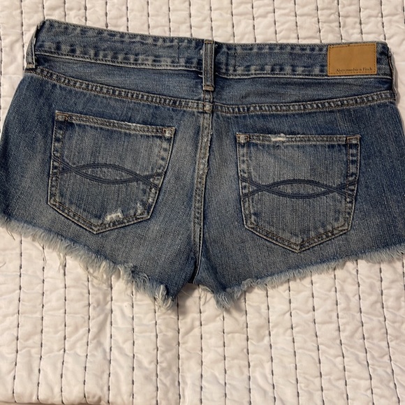 Abercrombie & Fitch, denim blue Jean daisy dukes - Picture 2 of 3